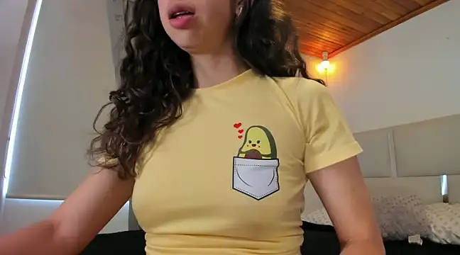 Snapshot of tierra_n chatting on 02/21/25, 08:49 tierra n online show from 02/21/25, 08:49