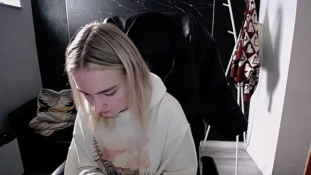 viktoria lovely online show from 11/11/25, 10:26