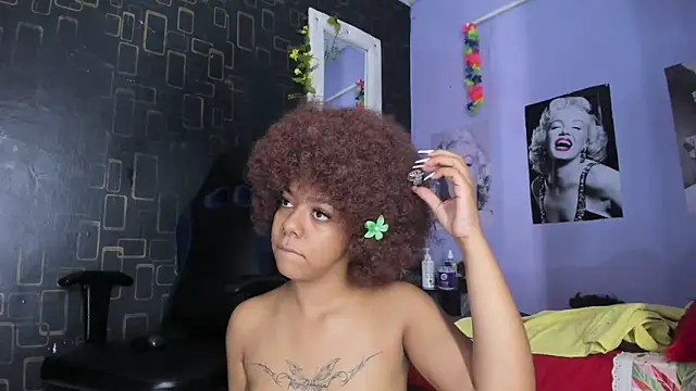 Snapshot of Alika01 chatting on 02/06/25, 01:32 Alika01 online show from 02/06/25, 01:32