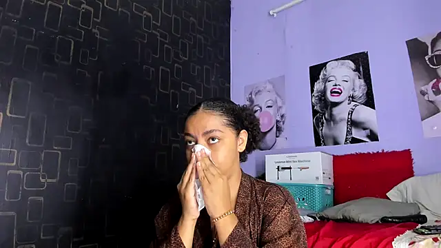 Snapshot of Alika01 chatting on 02/17/25, 01:21 Alika01 online show from 02/17/25, 01:21