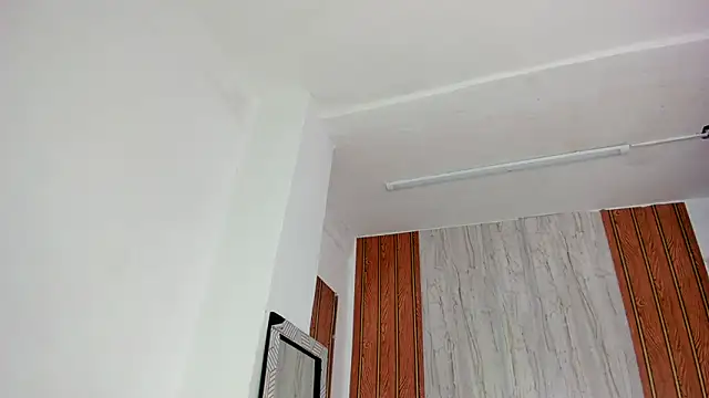 Snapshot of Alika01 chatting on 10/11/25, 01:42 Alika01 online show from 10/11/25, 01:42