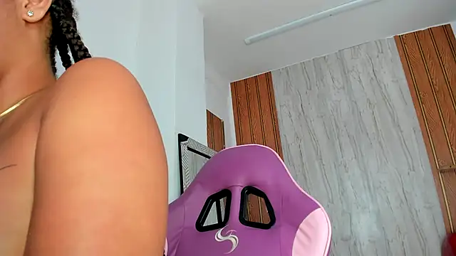 Snapshot of Alika01 chatting on 10/12/25, 02:05 Alika01 online show from 10/12/25, 02:05