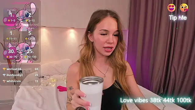 Snapshot of Tracy-Taylor chatting on 01/25/25, 02:25 Tracy-Taylor online show from 01/25/25, 02:25