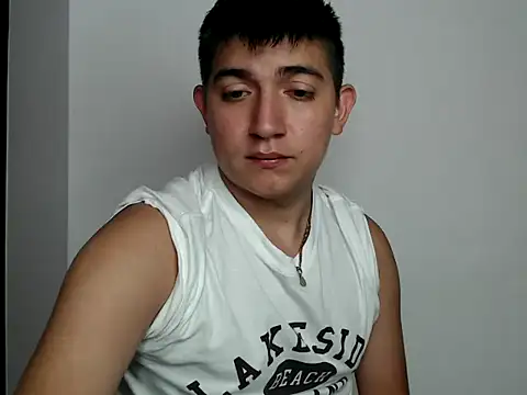 Snapshot of Andres02Smile chatting on 05/10/26, 04:34 Andres02Smile online show from 05/10/26, 04:34
