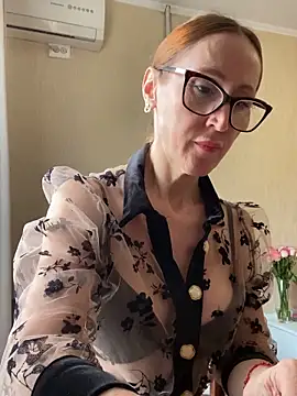 Snapshot of LauraDavis chatting on 06/30/26, 12:50 LauraDavis online show from 06/30/26, 12:50