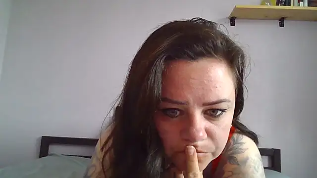 Snapshot of curvybrat93 chatting on 07/21/26, 03:36 curvybrat93 online show from 07/21/26, 03:36