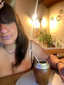 Snapshot of Sensualmente333 chatting on 11/28/25, 11:57 Sensualmente333 online show from 11/28/25, 11:57