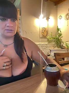 Snapshot of Sensualmente333 chatting on 03/12/26, 11:49 Sensualmente333 online show from 03/12/26, 11:49