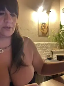 Snapshot of Sensualmente333 chatting on 04/07/26, 11:43 Sensualmente333 online show from 04/07/26, 11:43