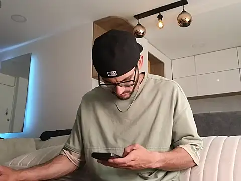 Snapshot of Phantom_Bigger1 chatting on 01/07/26, 02:30 Phantom Bigger1 online show from 01/07/26, 02:30