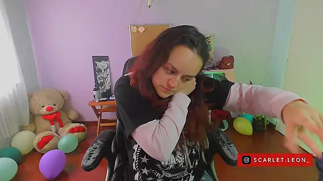 Snapshot of Scarletleon77 chatting on 12/06/24, 03:00 Scarletleon77 online show from 12/06/24, 03:00