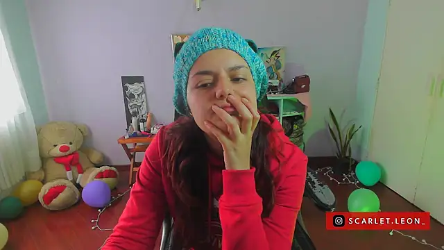 Snapshot of Scarletleon77 chatting on 12/27/24, 03:48 Scarletleon77 online show from 12/27/24, 03:48