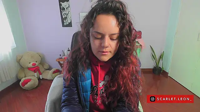 Snapshot of Scarletleon77 chatting on 01/10/25, 04:30 Scarletleon77 online show from 01/10/25, 04:30