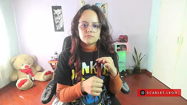 Snapshot of Scarletleon77 chatting on 01/21/25, 03:32 Scarletleon77 online show from 01/21/25, 03:32