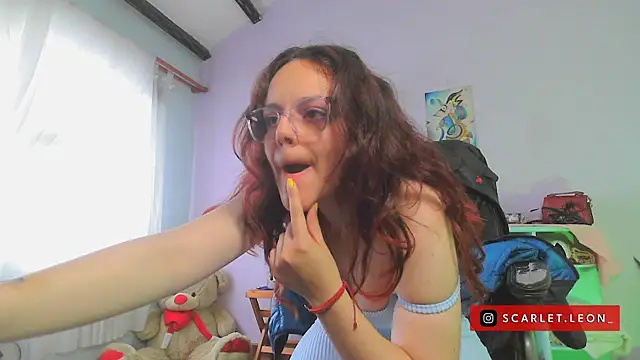 Snapshot of Scarletleon77 chatting on 02/05/25, 06:04 Scarletleon77 online show from 02/05/25, 06:04