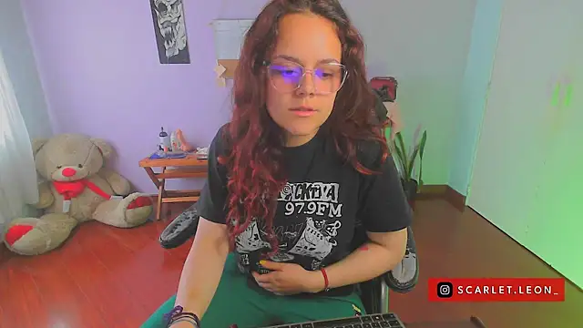 Snapshot of Scarletleon77 chatting on 02/06/25, 05:30 Scarletleon77 online show from 02/06/25, 05:30