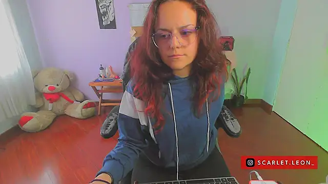 Snapshot of Scarletleon77 chatting on 02/07/25, 06:45 Scarletleon77 online show from 02/07/25, 06:45