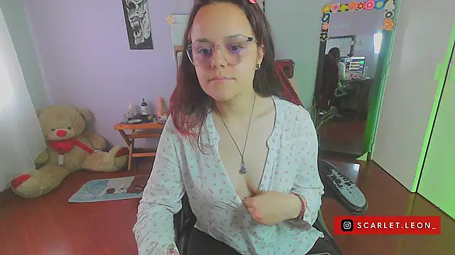 Snapshot of Scarletleon77 chatting on 02/17/25, 06:37 Scarletleon77 online show from 02/17/25, 06:37