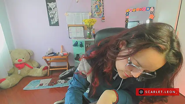 Snapshot of Scarletleon77 chatting on 02/18/25, 04:16 Scarletleon77 online show from 02/18/25, 04:16