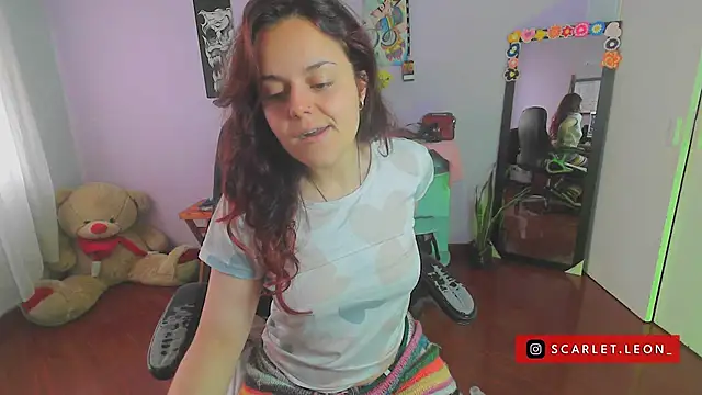 Snapshot of Scarletleon77 chatting on 02/21/25, 04:05 Scarletleon77 online show from 02/21/25, 04:05