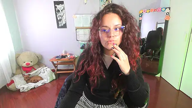 Snapshot of Scarletleon77 chatting on 02/24/25, 05:20 Scarletleon77 online show from 02/24/25, 05:20