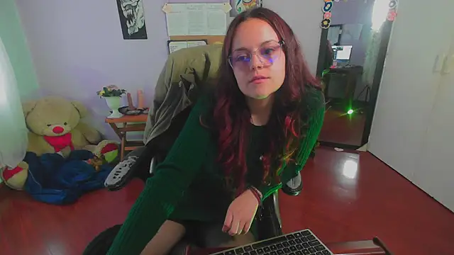 Snapshot of Scarletleon77 chatting on 03/17/25, 09:34 Scarletleon77 online show from 03/17/25, 09:34