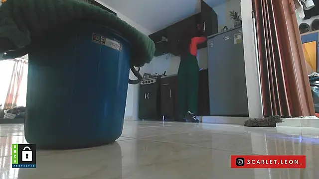 Snapshot of Scarletleon77 chatting on 09/18/25, 07:05 Scarletleon77 online show from 09/18/25, 07:05