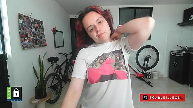 Snapshot of Scarletleon77 chatting on 09/29/25, 04:34 Scarletleon77 online show from 09/29/25, 04:34