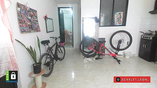 Snapshot of Scarletleon77 chatting on 10/02/25, 01:40 Scarletleon77 online show from 10/02/25, 01:40