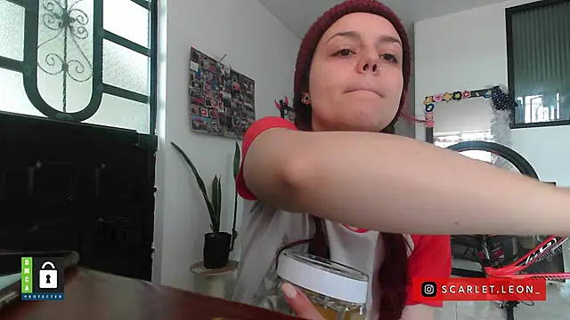 Snapshot of Scarletleon77 chatting on 10/06/25, 04:04 Scarletleon77 online show from 10/06/25, 04:04