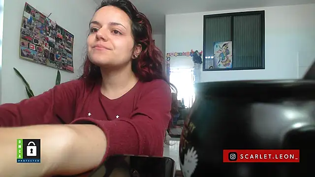 Snapshot of Scarletleon77 chatting on 10/21/25, 11:44 Scarletleon77 online show from 10/21/25, 11:44