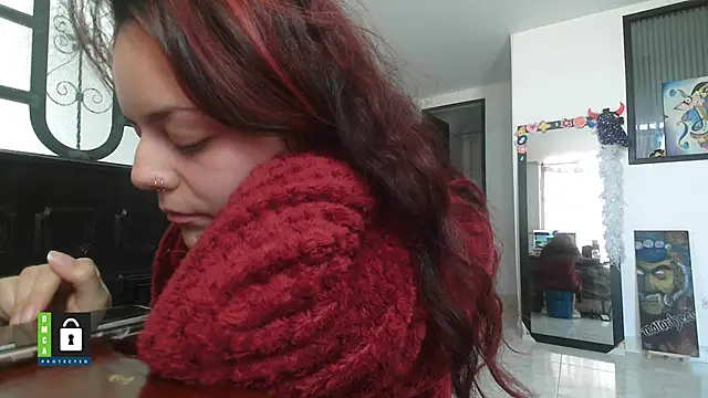 Snapshot of Scarletleon77 chatting on 10/23/25, 01:32 Scarletleon77 online show from 10/23/25, 01:32