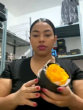 Snapshot of PUSHYLATE chatting on 11/27/25, 08:22 PUSHYLATE online show from 11/27/25, 08:22