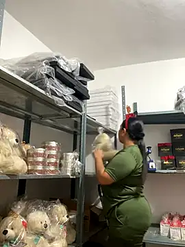 Snapshot of PUSHYLATE chatting on 12/02/25, 04:13 PUSHYLATE online show from 12/02/25, 04:13