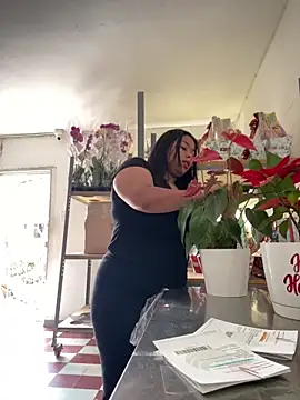 Snapshot of PUSHYLATE chatting on 12/19/25, 06:04 PUSHYLATE online show from 12/19/25, 06:04