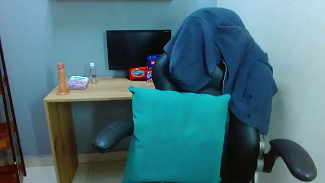 Erika Stevens online show from 01/05/25, 02:27