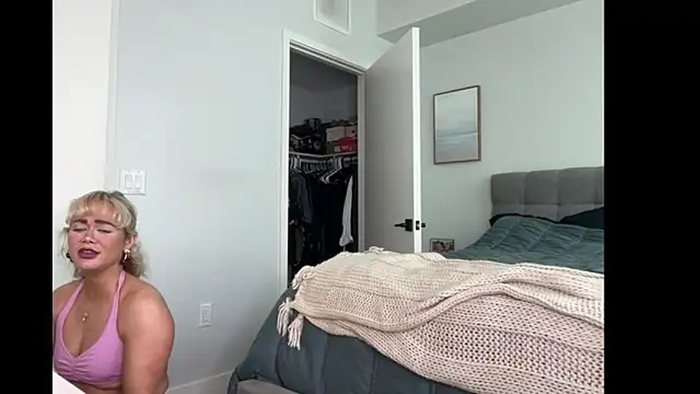 ElenaErickson online show from 10/22/25, 08:52