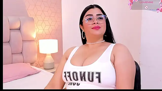 Snapshot of Emilyboobss chatting on 12/21/24, 10:17 Emilyboobss online show from 12/21/24, 10:17