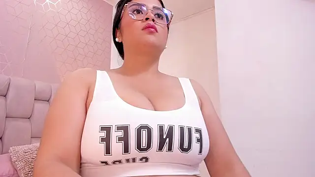 Snapshot of Emilyboobss chatting on 01/18/25, 03:31 Emilyboobss online show from 01/18/25, 03:31