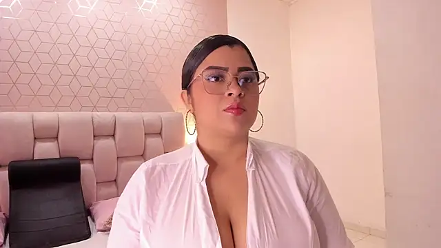 Snapshot of Emilyboobss chatting on 02/10/25, 03:35 Emilyboobss online show from 02/10/25, 03:35