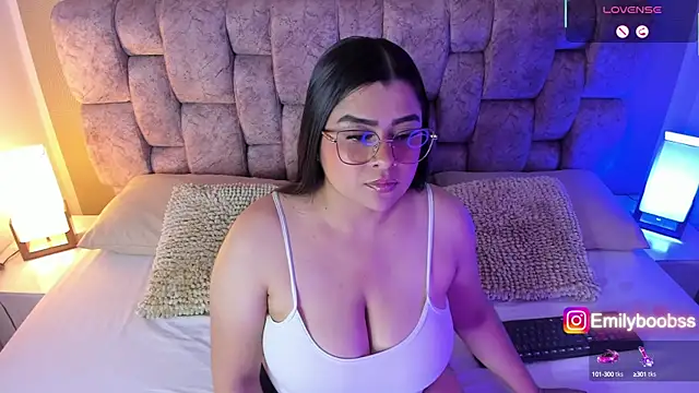 Snapshot of Emilyboobss chatting on 09/20/25, 02:34 Emilyboobss online show from 09/20/25, 02:34