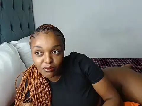 Snapshot of FaeMDom2 chatting on 12/14/24, 05:03 FaeMDom2 online show from 12/14/24, 05:03