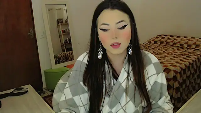 Snapshot of Sophie_Fantasys chatting on 06/26/26, 04:06 Sophie Fantasys online show from 06/26/26, 04:06