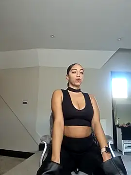 QueenTricks1 online show from 11/30/25, 11:36