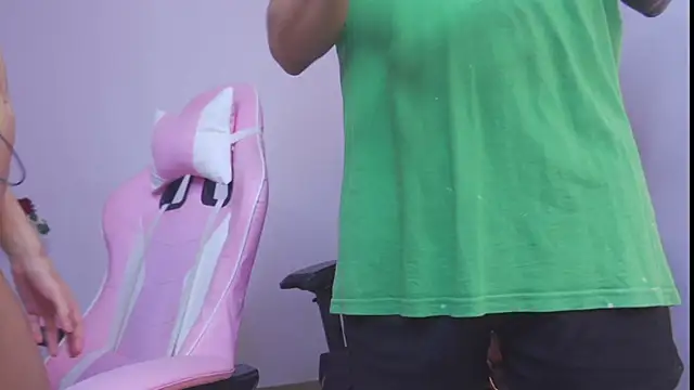 Snapshot of Stryxcy chatting on 01/11/25, 01:16 Stryxcy online show from 01/11/25, 01:16