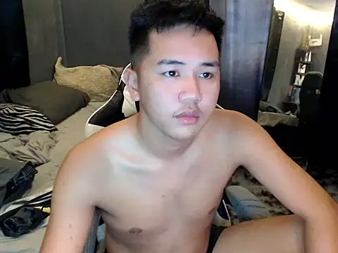 Snapshot of xgregor07 chatting on 10/28/25, 03:43 xgregor07 online show from 10/28/25, 03:43