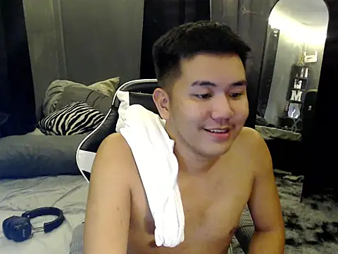 Snapshot of xgregor07 chatting on 10/28/25, 03:47 xgregor07 online show from 10/28/25, 03:47
