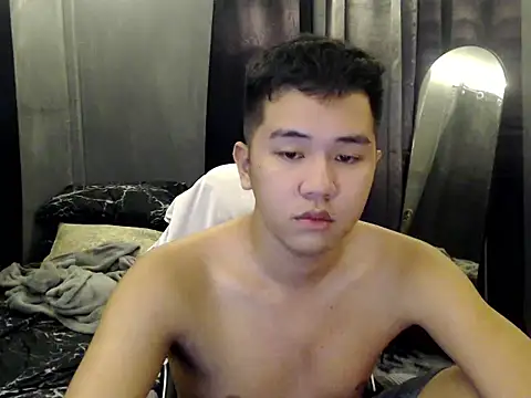 Snapshot of xgregor07 chatting on 11/18/25, 02:21 xgregor07 online show from 11/18/25, 02:21