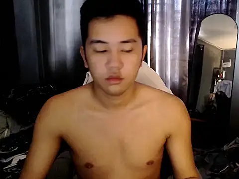 Snapshot of xgregor07 chatting on 11/28/25, 12:24 xgregor07 online show from 11/28/25, 12:24