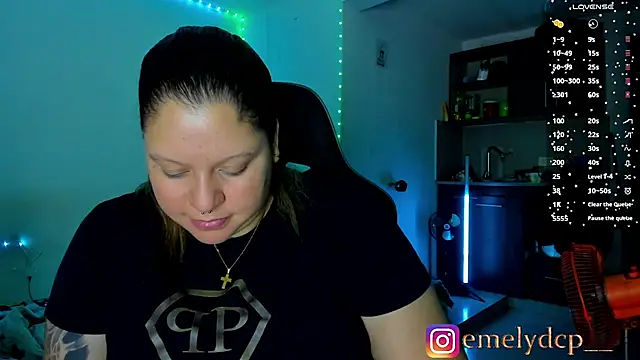 Snapshot of mariana_maze chatting on 06/17/26, 06:05 mariana maze online show from 06/17/26, 06:05